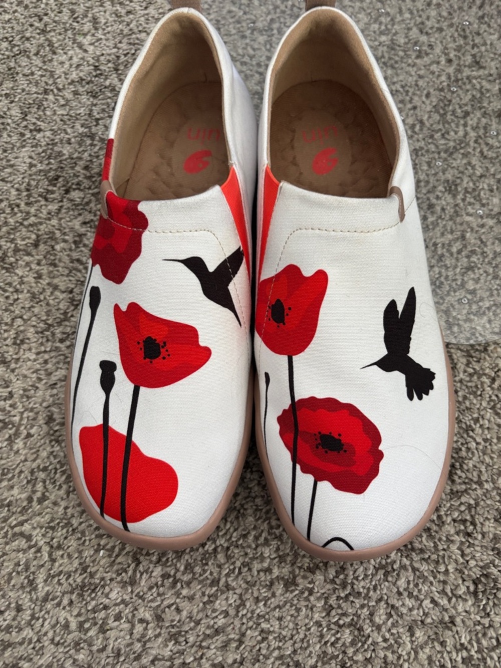 UIN White Slip-On Shoes with Red Accent and Brown Insole